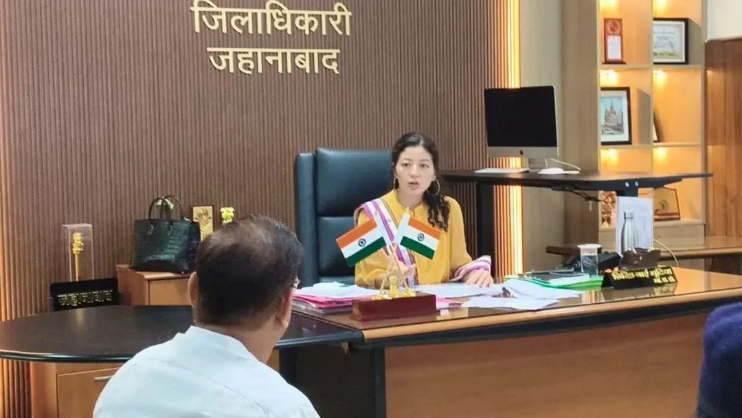 मघ निषेध की समीक्षा अवैध शराब के बड़े खेप पकड़ने का सख्त निर्देश : जिलाधिकारी