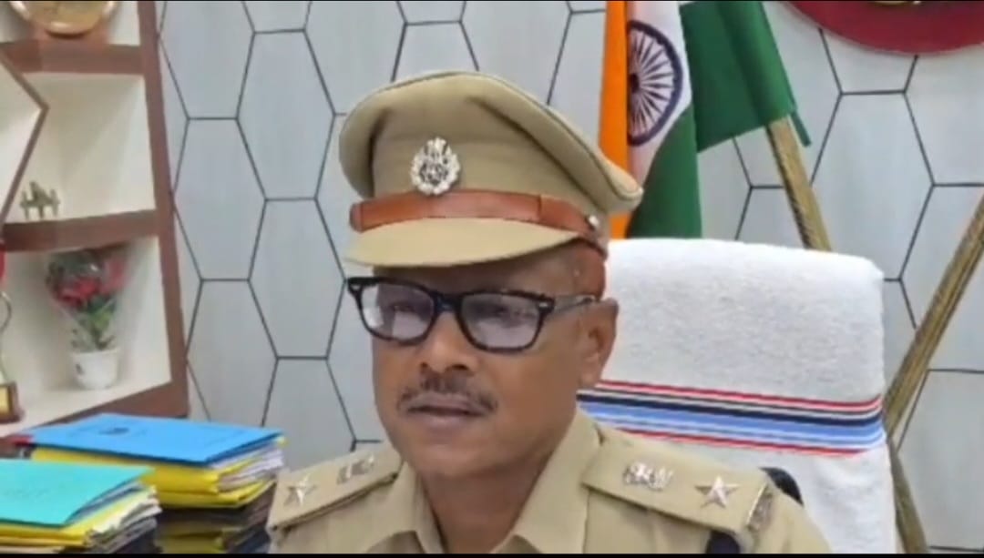एसपी ने अवैध बालू लदा ट्रैकटर ओर बाइक किया जब्त