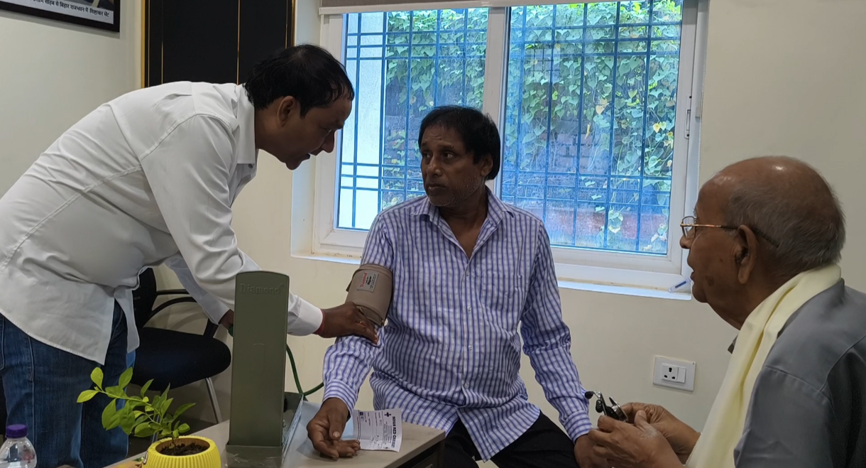 इंडियन रेड क्रॉस सोसाइटी पटना सिटी में अब वरिष्ठ चिकित्सक डॉ० सुरेंद्र कुमार सिन्हा देंगे सेवा