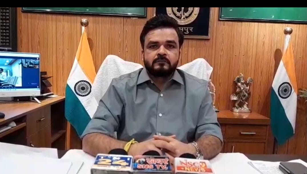 ओवरलोड डंपरों पर डीएम अजय द्विवेदी का सख्त रुख