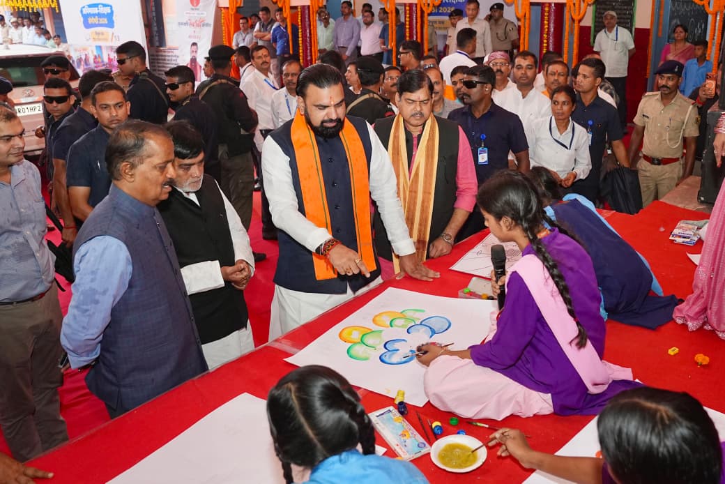 मुख्यमंत्री अभिभावक-शिक्षक संगोष्ठी में शामिल, कहा- मन लगाकार पढ़ें
