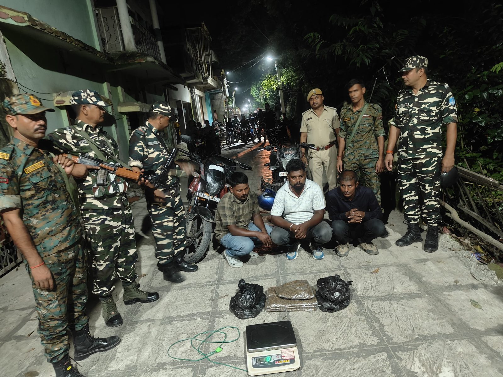 भारत-नेपाल सीमा पर SSB की बड़ी कार्रवाई, 6 किलो गांजा के साथ तीन गिरफ्तार