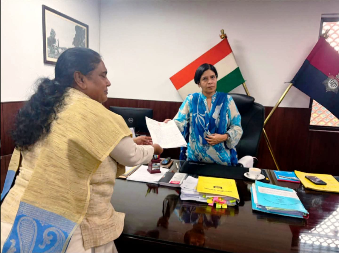 आपत्तिजनक गाने को लेकर डॉ० उर्मिला ठाकुर ने DGP को सौंपा ज्ञापन