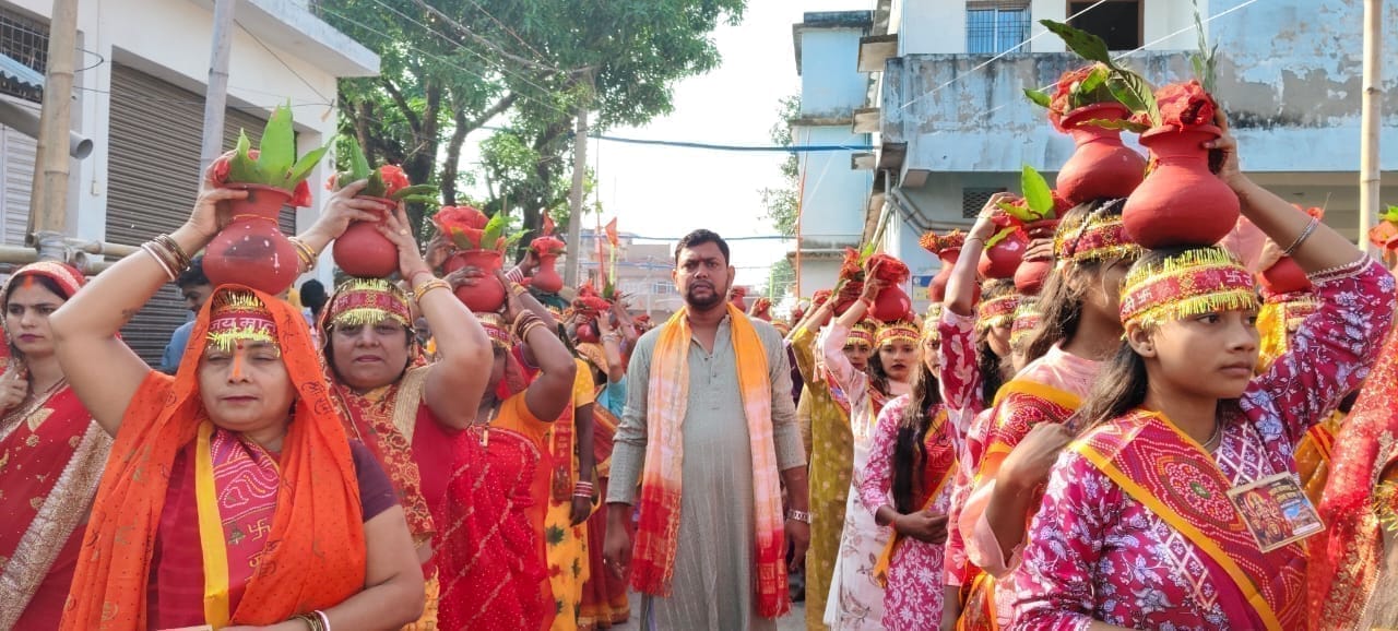घूरना में गाजे-बाजे के साथ निकली भव्य कलश शोभायात्रा