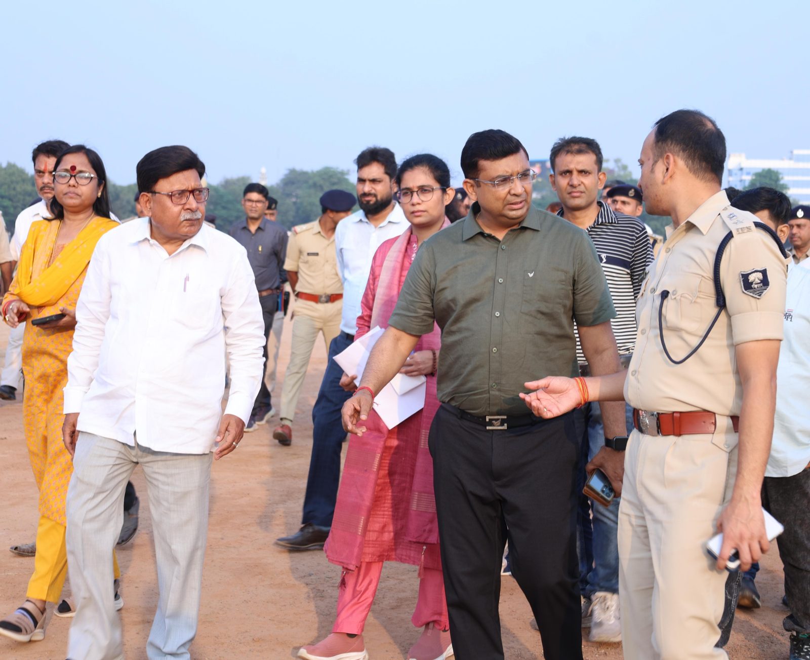 दशहरा एवं दुर्गा पूजा को लेकर संयुक्त ब्रीफिंग, सुरक्षा एवं यातायात व्यवस्था चाक-चौबंद