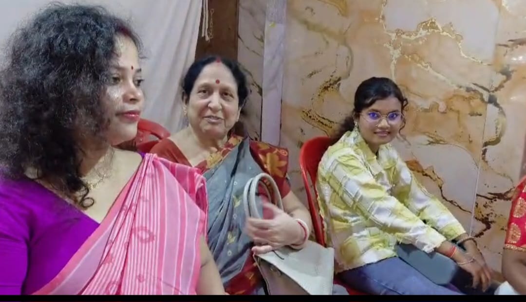 बंगाली पूजन का भव्य शुभारम्भ, मां दुर्गा के भजनों पर झूमे श्रद्धालु