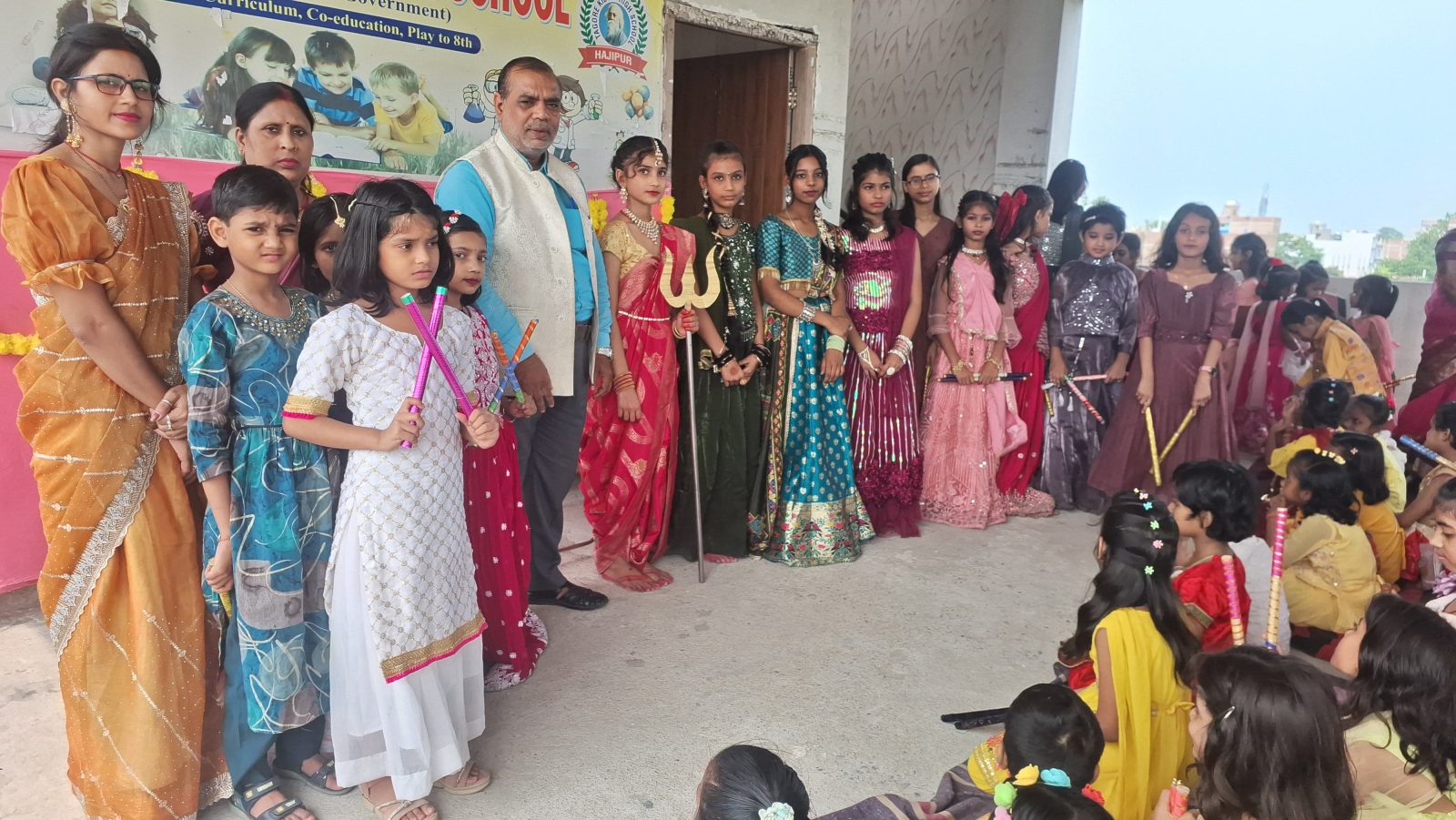 धूमधाम से मना डांडिया समारोह, बच्चों ने दिया बुराइयों के अंत का संदेश